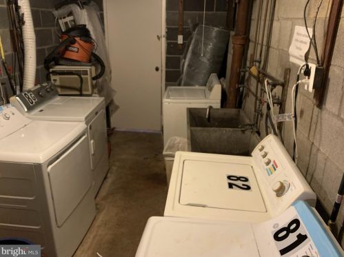 8 Ashland Ave, Manor PA 19036-1624 exterior