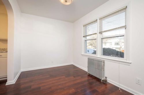 68 Euclid St, Valley Stream NY  11580-4111 exterior