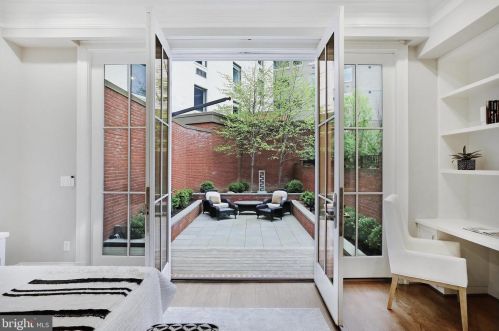 420 3rd St, Washington DC  20003-1930 exterior