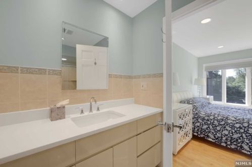 65 Holland Ave, Demarest NJ  07627-2705 exterior