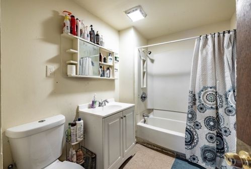 106 Massasoit St, Springfield MA 01107-1723 exterior