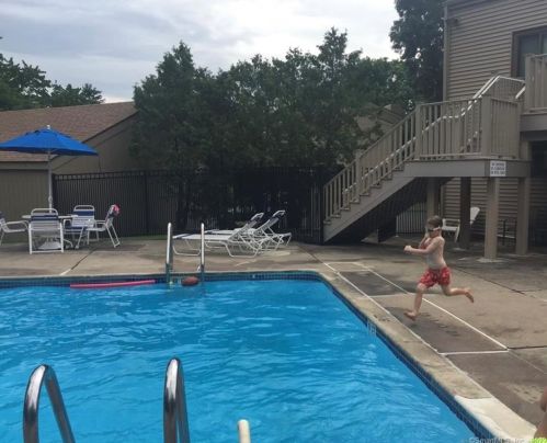 1228 Farmington Ave, Farmington CT 06032-1329 exterior