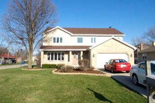 677 Willow Rd, Elmhurst, IL 60126-1924