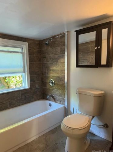 270 Hackmatack St, Manchester CT  06040-6514 exterior