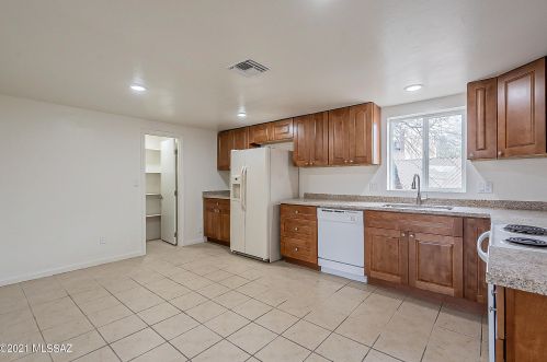 4426 Lee St, Tucson, AZ 85712-3901