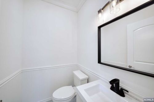 161 Adams Ave, River Edge NJ 07661-1437 exterior