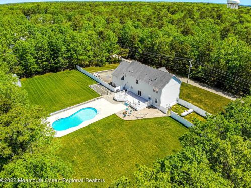 660 Berkeley Ave, Berkeley Township NJ 08721-3703 exterior