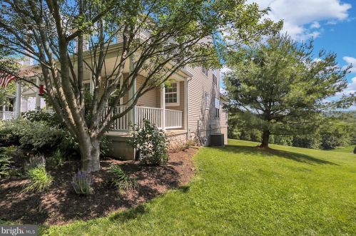 121 Hartman Rd, Pottstown, PA 19465-7573