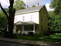 10 Fern St, Newton, MA 02466-2207