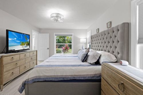 124 Willowick Dr, Naples FL 34110-1361 exterior