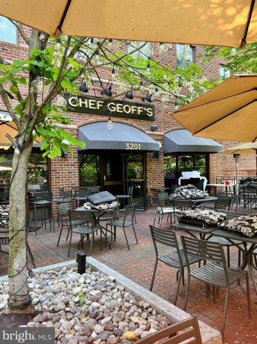 4200 Cathedral Ave, Washington DC  20016-4933 exterior