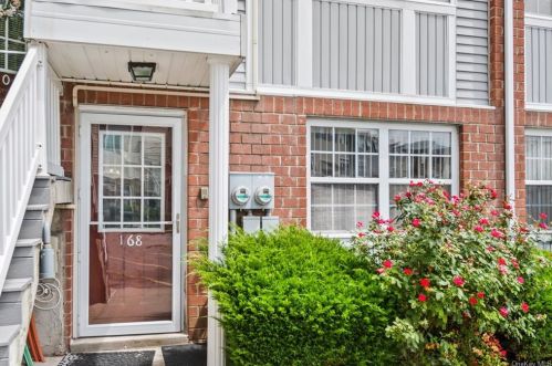 168 Mermaid Ln, Bronx, NY 10473-2467