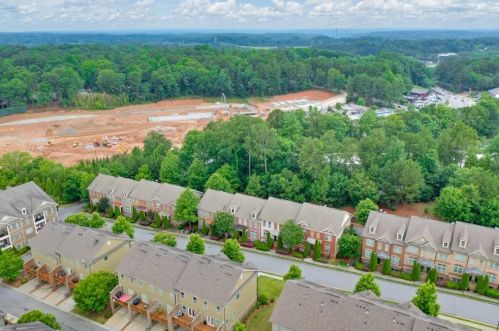 7360 Glisten Ave, Atlanta GA 30328-2876 exterior