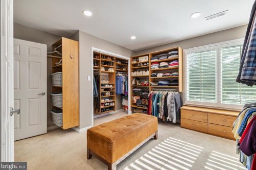 11207 Pavilion Club Ct, Herndon VA exterior