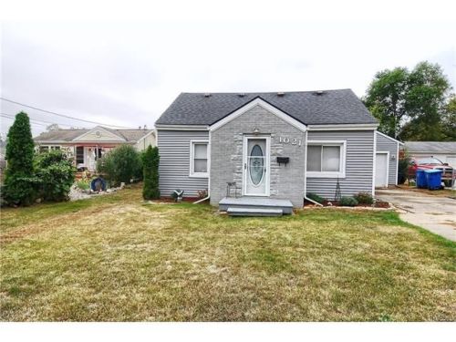 1021 Lee St, Fenton, MI 48430-1501