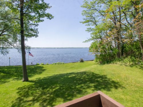 300 Cir Dr, Meskegon MI 49445-2712 exterior