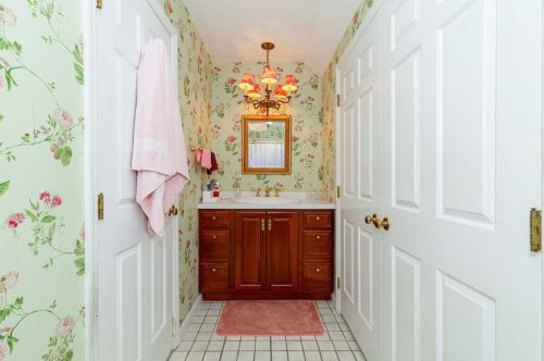 7 Heathbrook Dr, Poughkeepsie NY 12603-4805 exterior