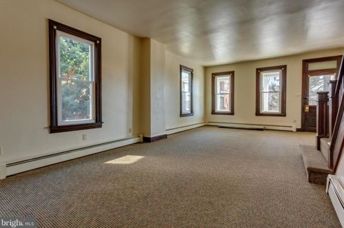 303 Glasgow St, Pottstown PA  19464-6555 exterior