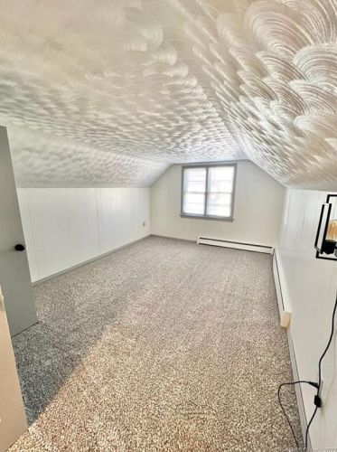 8 Marshall Rd, Enfield CT 06082-6104 exterior