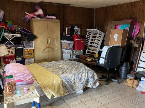 62 Chaucer Ct, Middletown NY 10941-1802 exterior