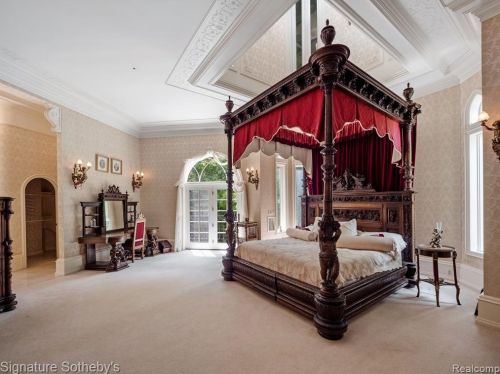 2009 Victoria Hl, Rochester MI exterior