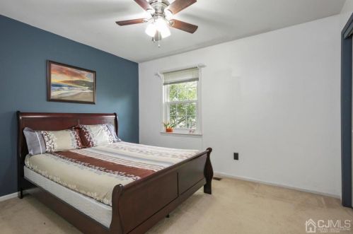 10 Snowflake Ln, Edison NJ 08820-1462 exterior