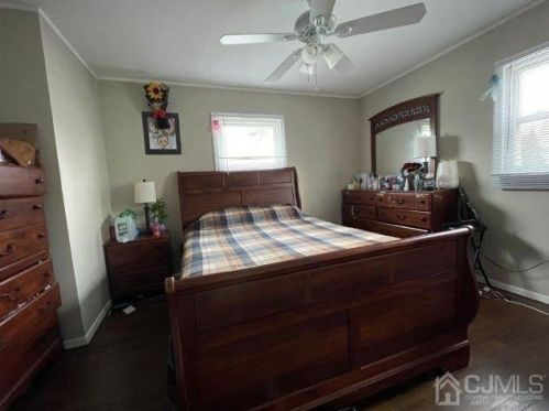 7 Carol Pl, Edison NJ 08817-4804 exterior