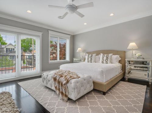 3720 Greenview Ave, Chicago IL 60613-3610 exterior