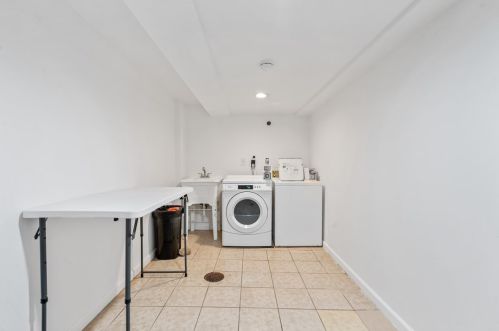 9 Carrick Ave, Pittsburgh PA  15210-4321 exterior