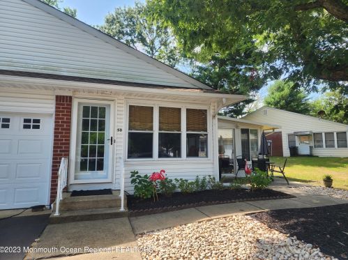 5 Snowberry Ln, Lakehurst, NJ 08759-3086