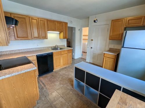 66 Church St, Wallingford CT 06492-3643 exterior