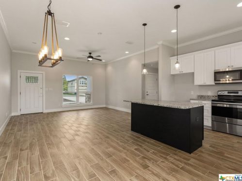 141 Lakeview, Spring Branch TX 78070-5398 exterior