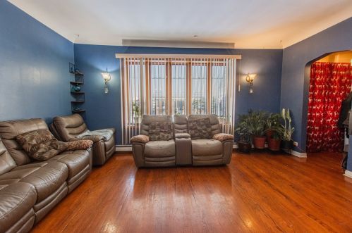 6343 Tripp Ave, Chicago IL 60646-4524 exterior