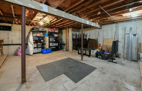 199 Oak Ave, Torrington CT 06790-6824 exterior