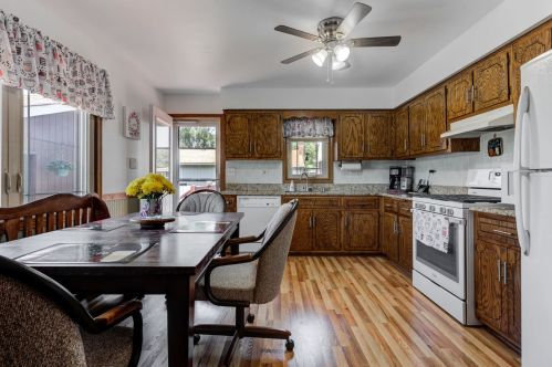 655 Fay Ave, Elmhurst IL 60126-2149 exterior