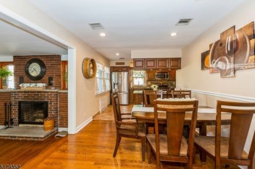 26 Acorn Dr, Clark NJ 07066-2109 exterior