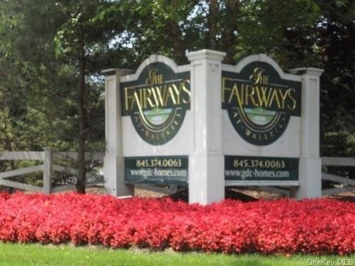 19-6 Putters Way, Middletown NY 10940-2677 exterior