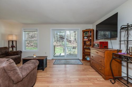 49 Bluffs Dr, Concord NH  03303-1579 exterior