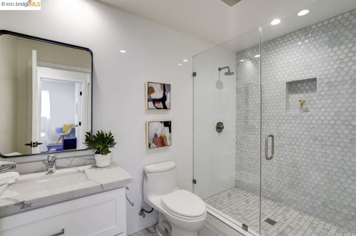 2043 Emerson St, Berkeley CA 94705-1813 exterior