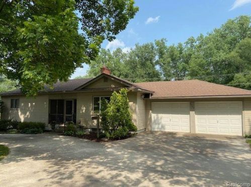 2735 Devondale Rd, Rochester, MI 48309-3648
