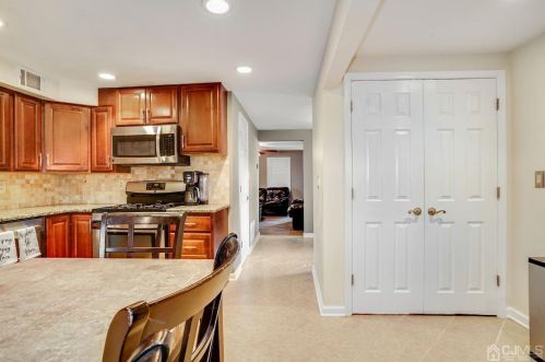 33 Coddington Ave, Avenel NJ 07001-1941 exterior