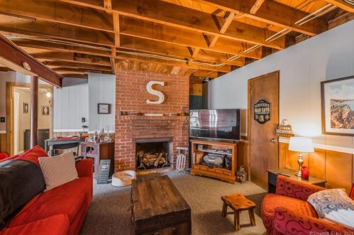 211 Frst St, Hartford CT 06118-2349 exterior