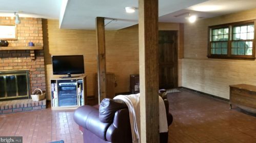 26 Acres Dr, Trenton NJ 08690-3915 exterior