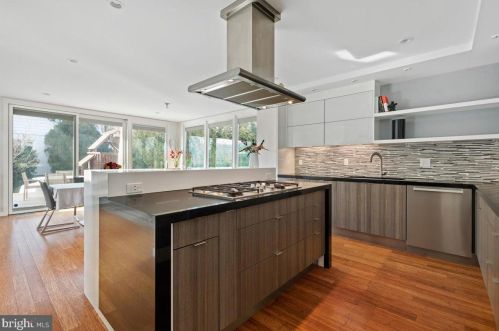 46 Leavitt Ln, Princeton NJ 08540-3921 exterior