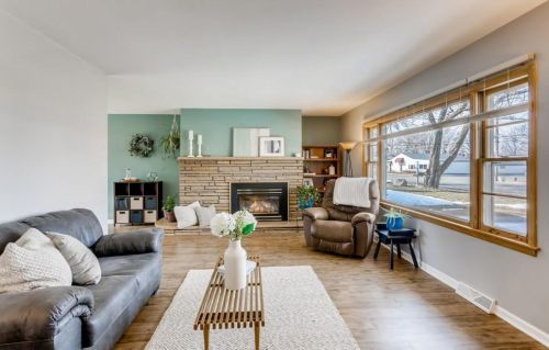 5239 Main St, Maple Plain MN 55359-9695 exterior