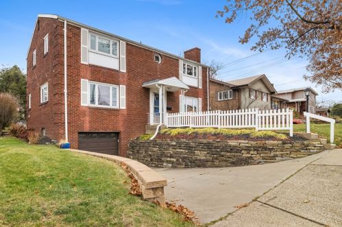 145 Fieldcrest Dr, Pittsburgh, PA 15221-3742