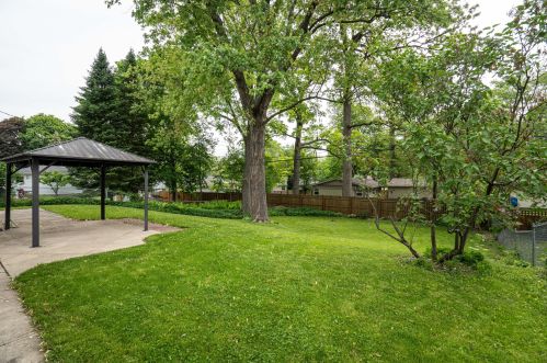 8456 51, Milwaukee WI 53223-3002 exterior