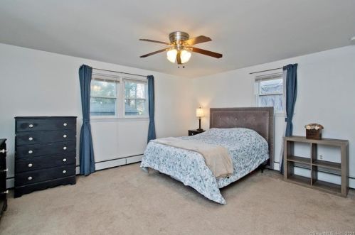 16 Dl Rd, Enfield CT 06082-5137 exterior