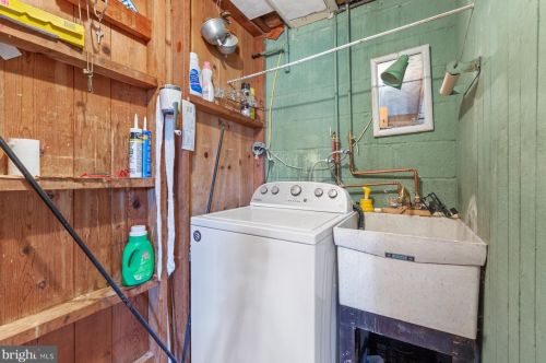 110 54th St, Washington DC 20019-6561 exterior