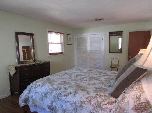 72 Cres St, Providence RI 02907-3237 exterior